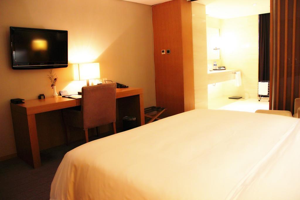 Shenyang Tianfeng International Hotel Экстерьер фото